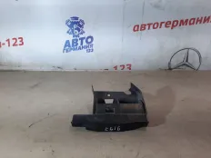 Кронштейн решетки радиатора Mercedes E300 2009 A2128850236 W212 272.952