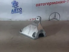 Кронштейн двигателя BMW 116 2014 22116788610 F20 N13B16, правый