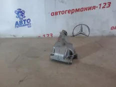Кронштейн двигателя Mercedes E300 2009 A2722232104 W212 272.952