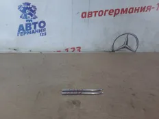 Молдинг на крыло Mercedes C200 2011 A2046903162 W204 271.860, передний левый