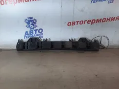 Кронштейн бампера Mercedes C200 2011 A2048850565 W204, задний