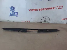Накладка крышки багажника Mercedes C180 2014 A2057400093 W205 274.910