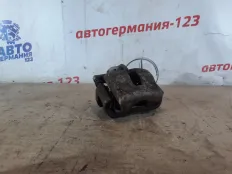 Суппорт тормозной Mercedes C200 2011 A2044212481 W204 271.860, передний правый
