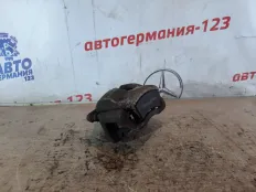Суппорт тормозной Mercedes C200 2011 A2044212581 W204 271.860, передний левый