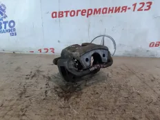 Суппорт тормозной Mercedes C200 2011 A2044212581 W204 271.860, передний левый