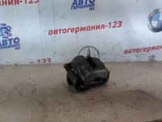 Суппорт тормозной Mercedes C180 2013 A2044212181 W204 271.820, передний левый