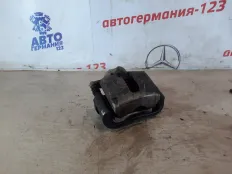 Суппорт тормозной Mercedes C180 2013 A2044212281 W204 271.820, передний правый
