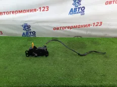 Замок капота Mercedes A180 2018 A2468700558 W176 270.910