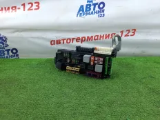 Блок предохранителей Mercedes C180 2013 A2049065402 W204 271.820