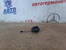 Крышка топливного бака Mercedes C200 2011 A2214700705 W204 271.860