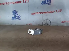 Кронштейн радиатора Mercedes C180 2014 A2055014220 W205 274.910, правый
