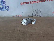 Кронштейн радиатора Mercedes C180 2014 A2055014120 W205 274.910, левый