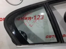 Форточка двери BMW 116 2013 51357269562 F20 N13B16, задняя правая