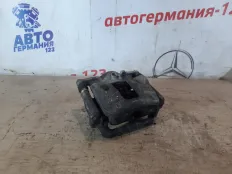 Суппорт тормозной Mercedes A180 2018 A0004216781 W176 270.910, передний левый