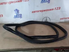 Уплотнение двери Mercedes V220 2016 A4477210500 W447 651.950, переднее левое