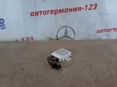 Блок управления парктроником Mercedes C180 2013 A2049004106 W204 271.820
