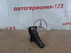 Кронштейн Mercedes C200 2011 A2048853714 W204 271.860, правый