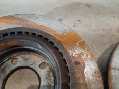 Диски тормозные BMW 116 2014 34216792227 F20 N13B16, задние
