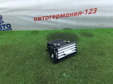 Дефлектор воздушный Mercedes E class 2011 A2128300254 W212, правый