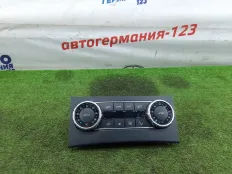 Блок климат-контроля Mercedes C class 2011 A2049001007 W204