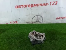 Вакуумный насос тормозов Mercedes GLA180 2014 A2701800901 X156 270.910