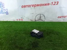 Блок управления топливным насосом Mercedes GLA180 2014 A0009003101 X156 270.910