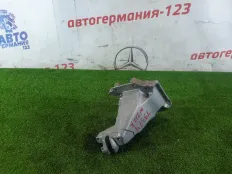 Кронштейн двигателя Mercedes E400h 2013 A2762231804 W212 276.952, правый