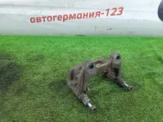 Скоба суппорта Mercedes CLA180 2015 A0004230806 C117 270.910, задняя левая