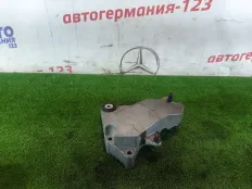 Кронштейн двигателя Mercedes CLA180 2015 A2702230002 C117 270.910, правый