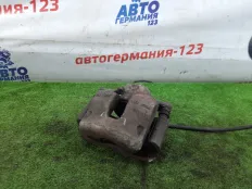 Суппорт тормозной Mercedes C200 2010 A2044212481 W204 271.860, передний правый