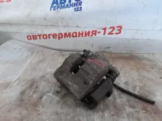 Суппорт тормозной Mercedes C200 2010 A2044212481 W204 271.860, передний правый