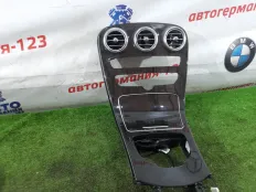 Консоль центральная Mercedes C200 2015 A2056800305 W205 274.920