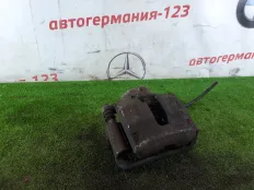 Суппорт тормозной Mercedes C180 2014 A2044212281 W204 271.820, передний правый
