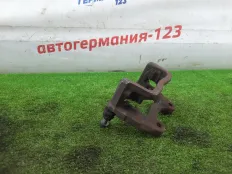 Скоба суппорта Mercedes CLA180 2015 A0004230806 C117 270.910, задняя правая