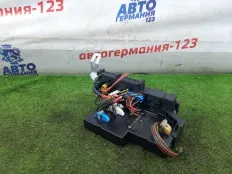 Блок предохранителей Mercedes C200 2010 A2049065402 W204 271.860