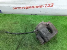 Суппорт тормозной Mercedes C180 2014 A2044212181 W204 271.820, передний левый