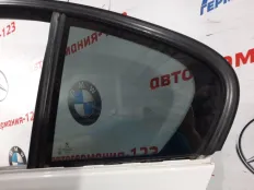 Форточка двери BMW 320d 2016 51357269553 F30 B47D20A, левая