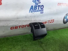 Дефлектор воздушный Mercedes C200 2013 A2048300954 W204 271.860