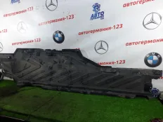 Защита антигравийная Mercedes C200 2015 A2056842000 W205 274.920, правая