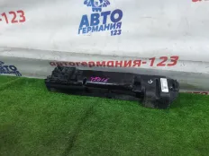 Кронштейн радиатора BMW X3 2012 17117593839 F25 N20B20A, правый