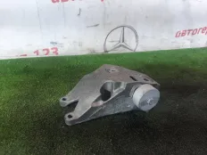 Кронштейн двигателя BMW 520d 2017 22116864593 G30 B47D20A, левый