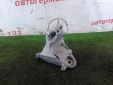 Кронштейн двигателя BMW 118d 2016 22116859416 F20 B47D20A, правый