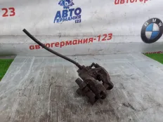 Суппорт тормозной Mercedes C200 2010 A2044230281 W204 271.860, задний правый
