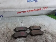 Колодки тормозные Mercedes C200 2010 A0074205520 W204 271.860, передние