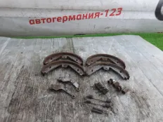Колодки стояночного тормоза Mercedes CLS350 2011 A0054203620 C218 276.952
