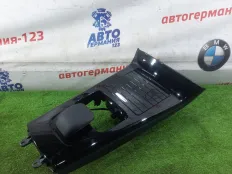 Консоль центральная Mercedes A180 2018 A1776809101 W177 282.914