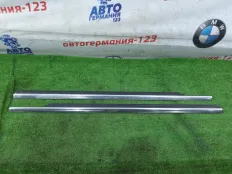 Молдинг стекла Mercedes V220 2016 A4477203700 W447 651.950, передний