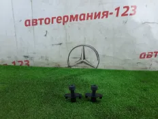 Отбойник капота Mercedes C200 2015 A2057500089 W205