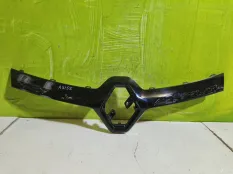 Молдинг решетки радиатора Renault Kaptur