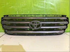 Решетка радиатора Toyota Land Cruiser 200